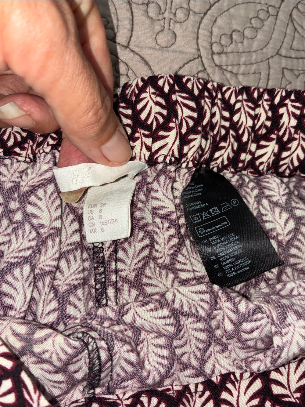 H&M NWOT Women’s Printed Maroon & White Pull-On Pants With 2 Side Pockets Size 8 - Picture 5 of 12